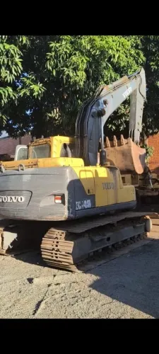Escavadeira VOLVO EC140 Ano 2010