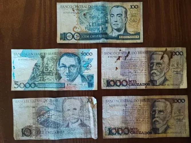 Lote de Cédulas Antigas: Cruzados, Cruzeiros e Libras Esterlinas