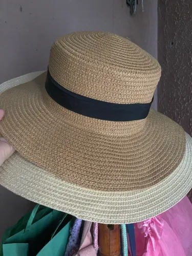 Vendo chapéus de praia