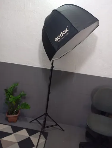Luminária profissional Godox 80x80 octabox