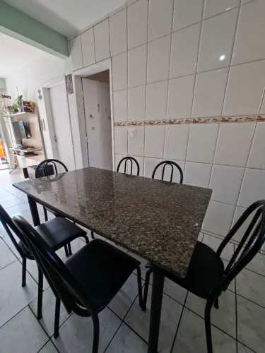 Mesa de mármore + 6 cadeiras, retirar no Campeche.