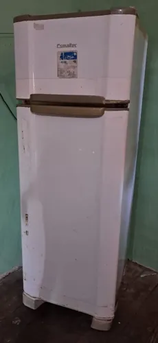 Geladeira esmaltec 306 litros modelo dúplex 2 portas em ótimas condições funcionamento pe