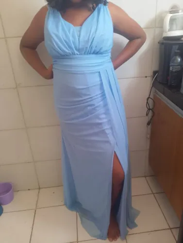Vende -se um vestido ? de festa,semi novo, usado uma vez só!! facilitou entregar !
