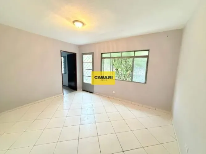 Casa Térrea de Esquina com 2 Dormitórios e Jardim Próximo ao Shopping Praça da Moça