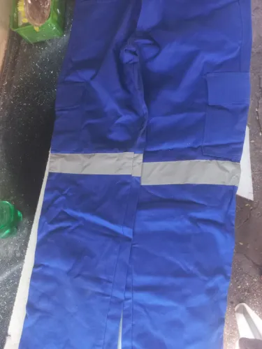 Calça com sinalização