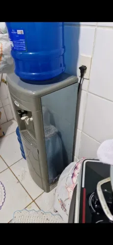 Vendo Bebedouro bem conservado gelando normalmente