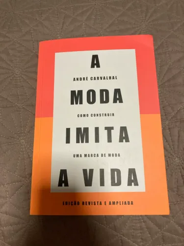 Livro A Moda Imita a vida - André Carvalhal