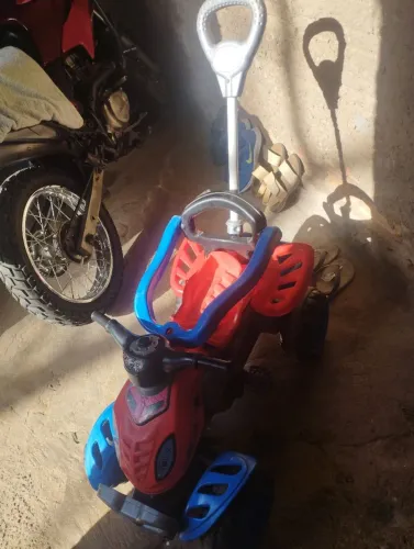 Vende-se esse carrinho de bebê