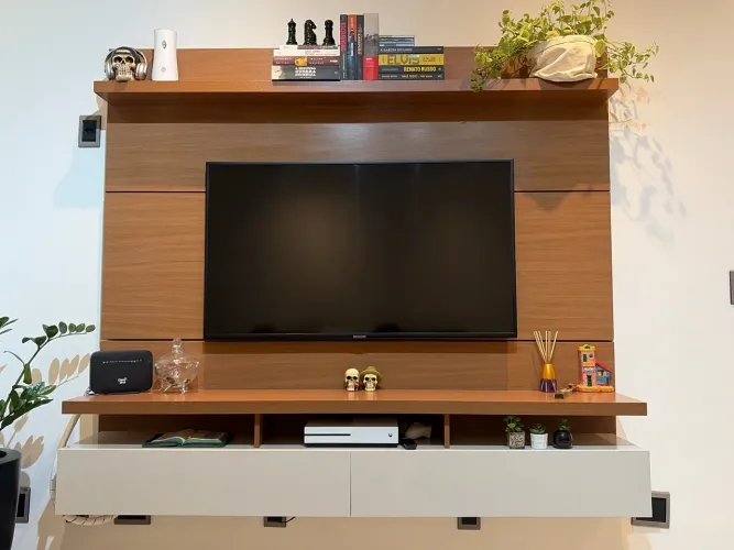 Painel todo em MDF muito conservado