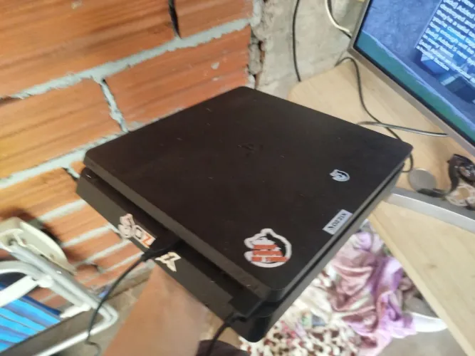 Ps4 400Gb + 10 jogos