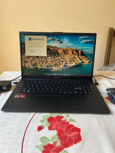 Notebook ASUS Vivobook Go 15 Ryzen 3 7320U SSD 128GB Windows 11 - 4 meses de uso