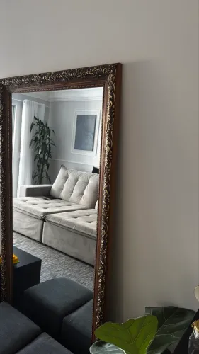 Espelho grande decorativo com moldura rústica trabalhada 