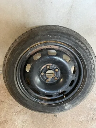 2 rodas de ferro 5x100 VW com pneus 50% 