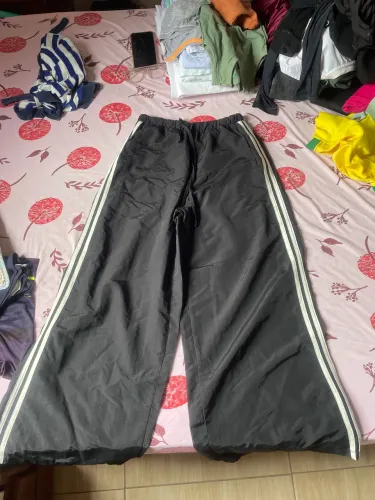 Calça Esportiva Feminina Preta com Listra - Excelente Estado