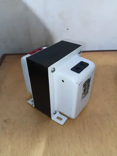 TRANSFORMADOR ROBUSTO 1010VA 110v para 220v ou 220v para 110v - FUNCIONANDO PERFEITAMENTE