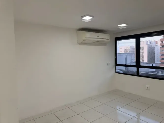 Sala Comercial a venda na Av. Beira-mar - Meireles