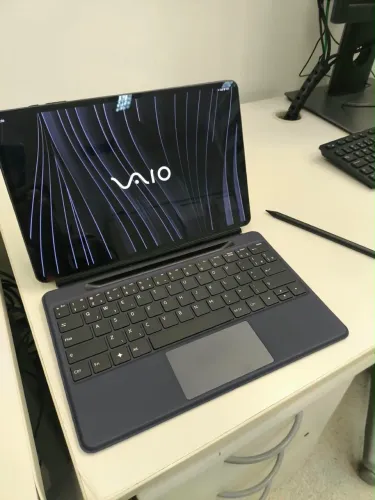 Tablet VAIO com teclado, caneta e acessórios ? Apenas 5 horas de uso!