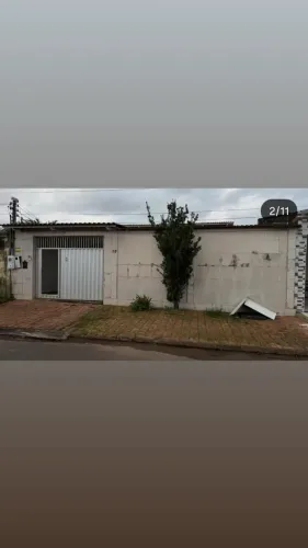 Casa grande no Bairro Manoel Julião com 4 quartos sendo 3 swits toda construída!