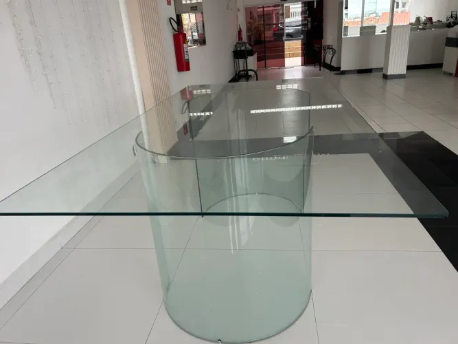 Mesa toda de Vidro,, com pés meia lua, oferta única 