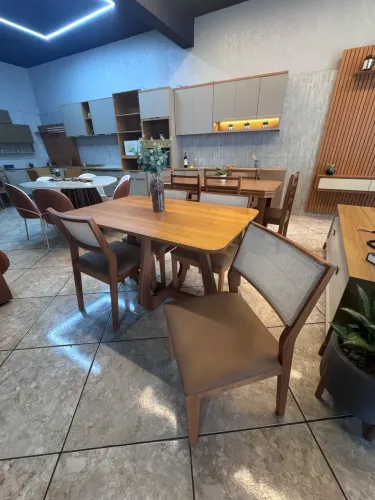 Jogo de mesa com 4 cadeiras 100% madeira Tauari