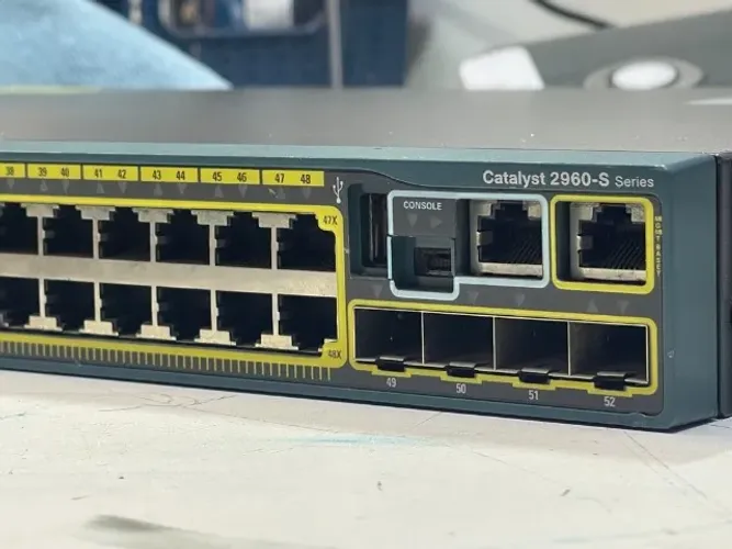 Switch Cisco Catalyst WS-C2960S-48TS-L - 48 Portas Gigabit