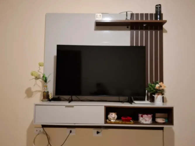 Painel de tv semi novo