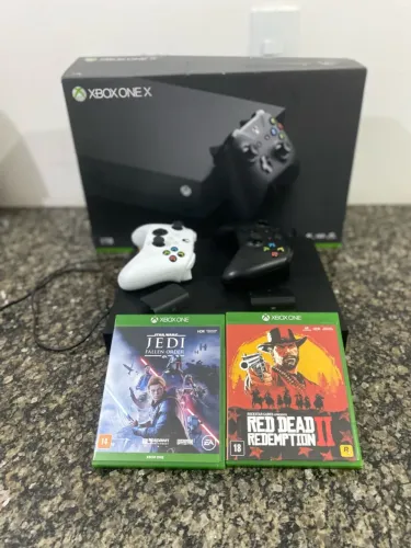 Xbox one X com 2 controles 