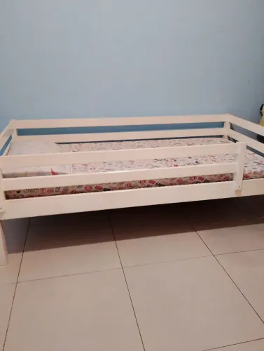 Cama infantil com grade