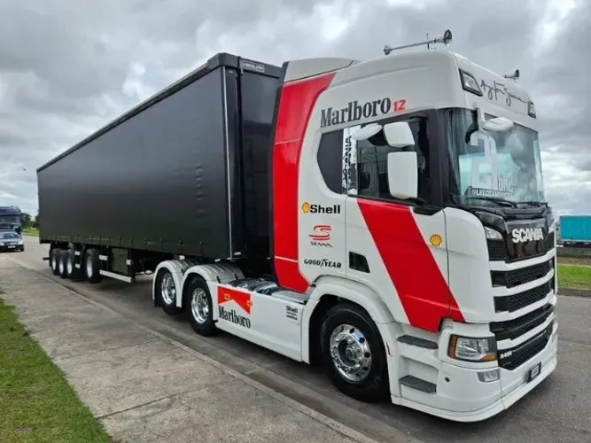 Scania R450 6x2 Ano 21 Euro 5 Personalizado Marlboro 4 Eixo Sider Librelato Ano 24 30 plts
