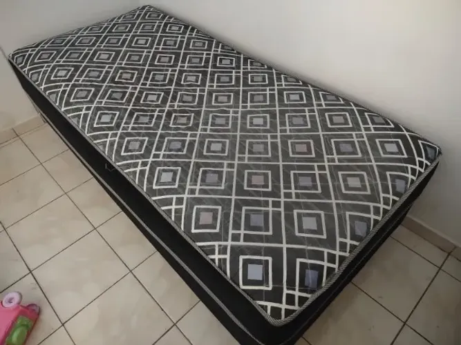 Cama com mola ensacada solteiro