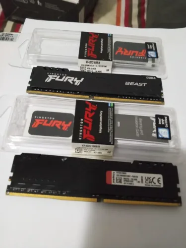 Duas Memorias DDR4 - Kingston - Fury - 16 GB
