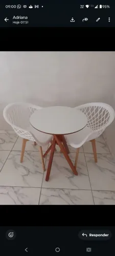 Cadeiras e mesas 