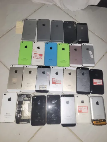 Lote 25 iPhones Antigos Para Coleção - Inclui iPhone 2G e 2 3GS Ligando! Alem de outros
