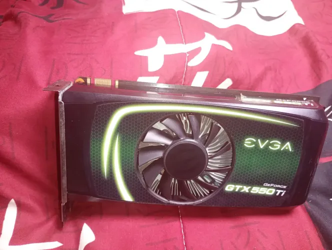 GeForce GTX 550 Ti 1GB funcionando