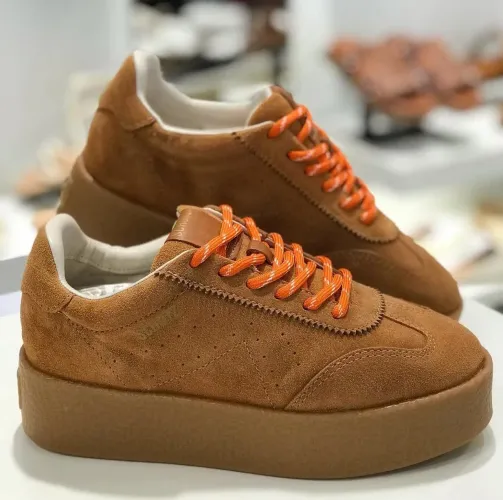 Tênis flatform camurça marrom schutz