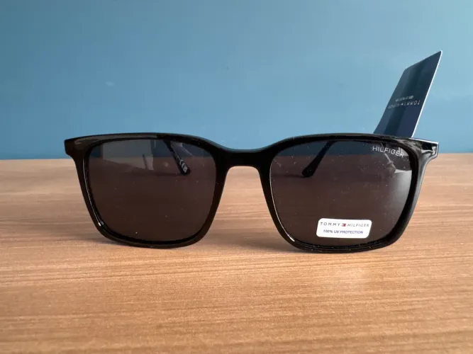 Óculos de sol TOMMY HILFIGER ( Comprado nos EUA)