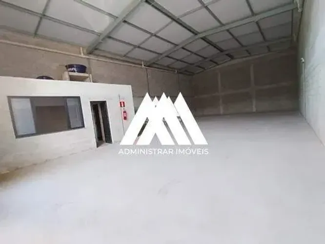 Alugo galpão com 270m² no Universitário - Itaúna/MG