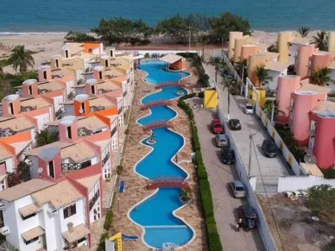 Vendo ou troco chalé em condomínio beira mar.