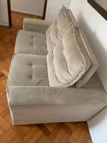 Lindo sofá retrate