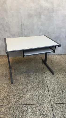 Mesa de Escritório 0,95x0,68 VR-300/ AT-200