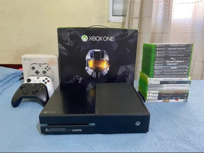 Xbox One 500GB com 2 controles e Kinect