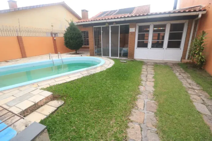 Casa Mobiliada e Piscina Aquecida - Rua Tapejara, Laranjal