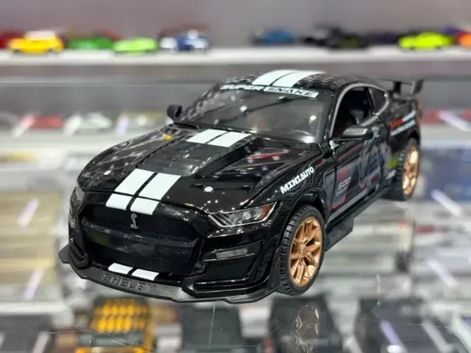Miniatura Ford Mustang Shelby GT-500 Preto (Versão Customizada com Luz e Som).