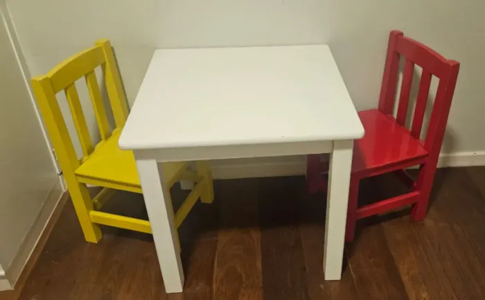 Conjunto mesa e cadeiras infantil