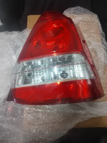 Farol traseiro do Toyota Etios sedan lado direito