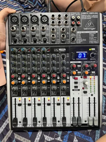 Mesa Behringer Xenyx X1204USB 