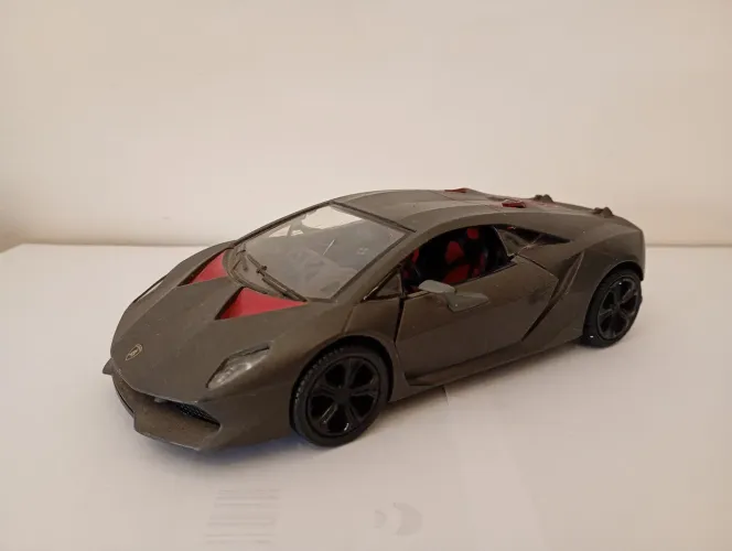 Motor Max - Miniatura Lamborghini Sexto Elemento Com Avarias 