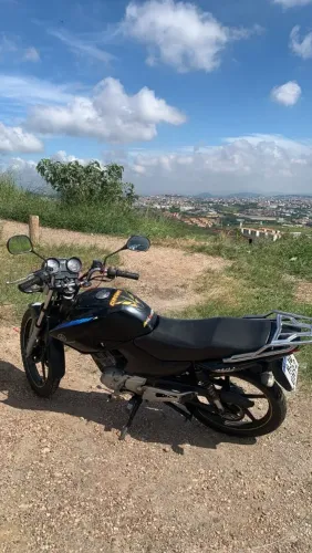 Vende uma moto Yamaha