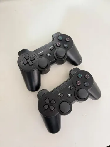 PlayStation 3 160GB desbloqueado + 2 controles +40 jogos HD externo