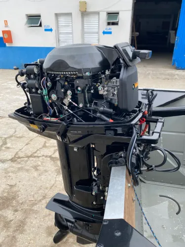 LANCHA DE ALUMÍNIO 6 METROS + MOTOR 30HP